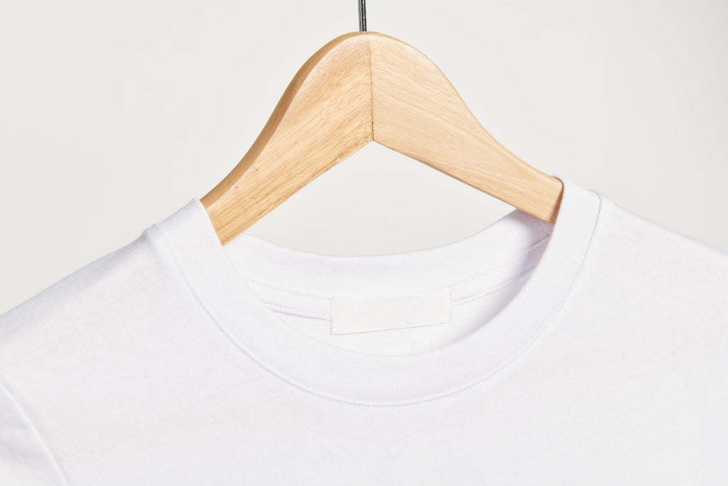 Ce culori se poarta in 2026 - tricou, umeras