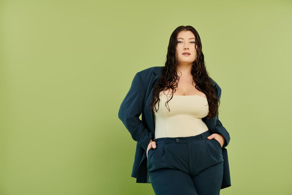 Ținute office de primăvară - model intr-un costum business verde