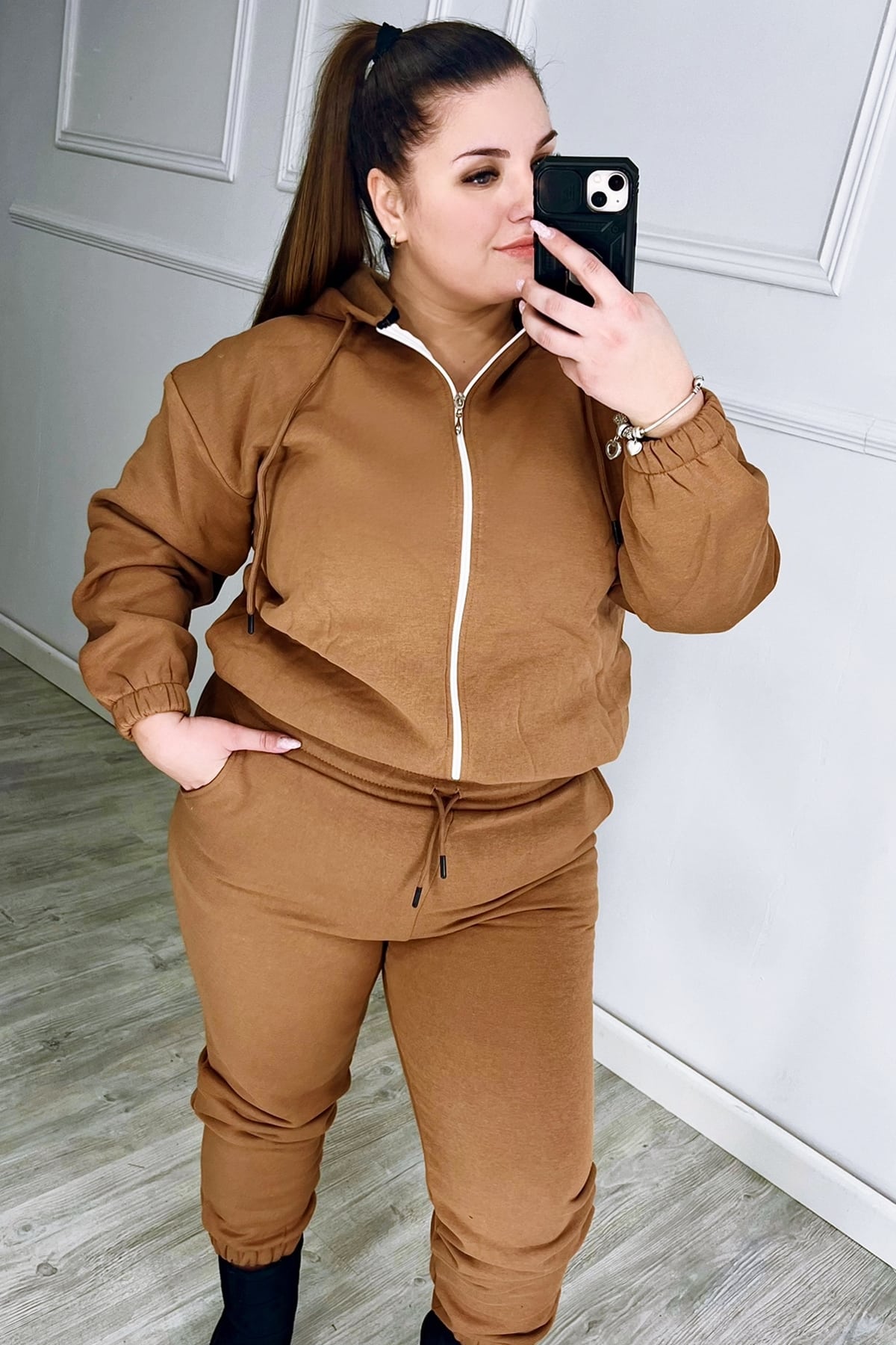 Női plus size bélelt cipzáras melegítőruha fehér 3557-23