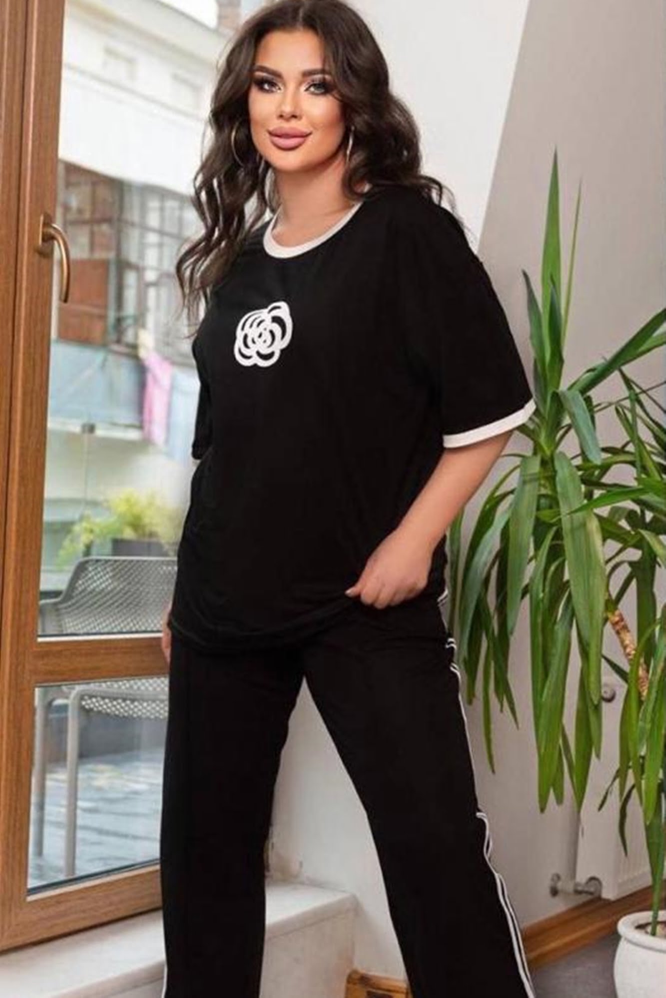 Női plus size melegítő virágmintával 3807