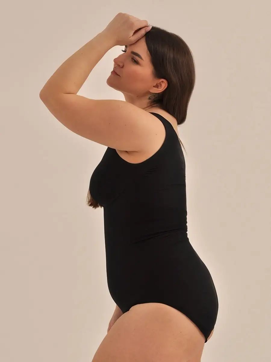 Csipkés alakformáló body 137