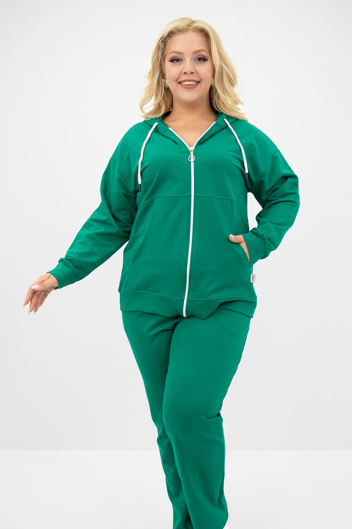 Női plus size melegítő cipzárral és kapucnival 8139