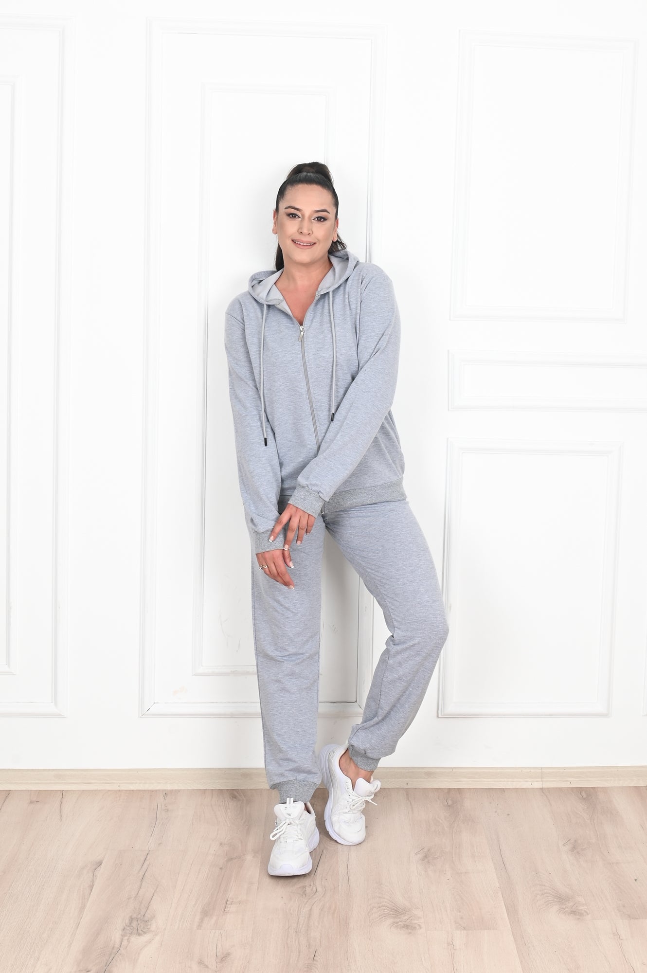 Női melegítőruha plus size egyszerű kapucnival 8500