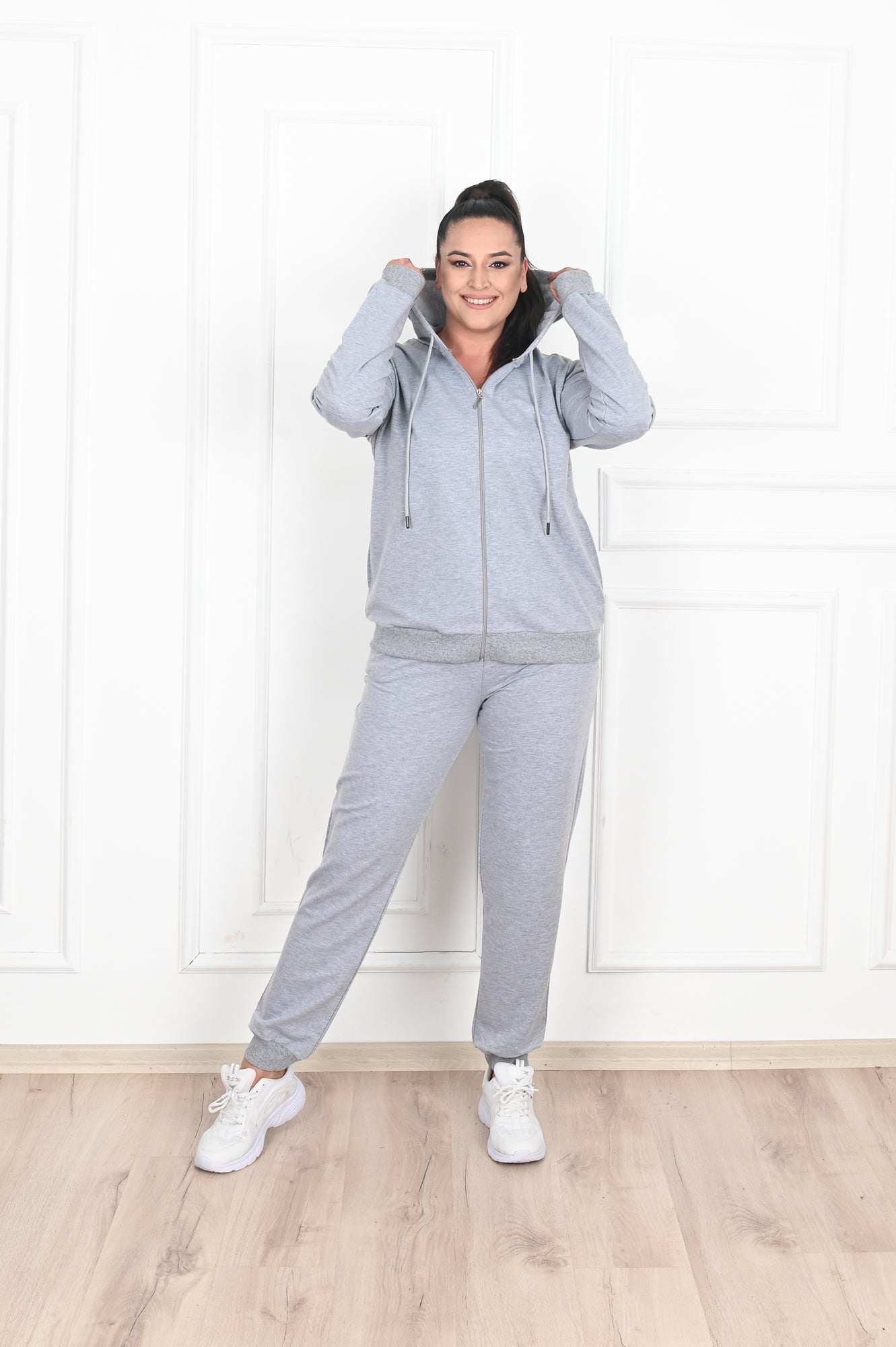 Női melegítőruha plus size egyszerű kapucnival 8500