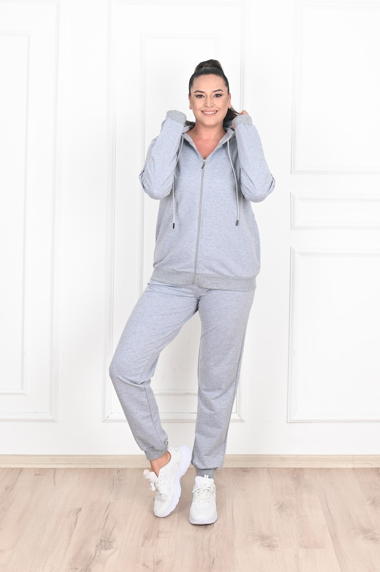 Női melegítőruha plus size egyszerű kapucnival 8500