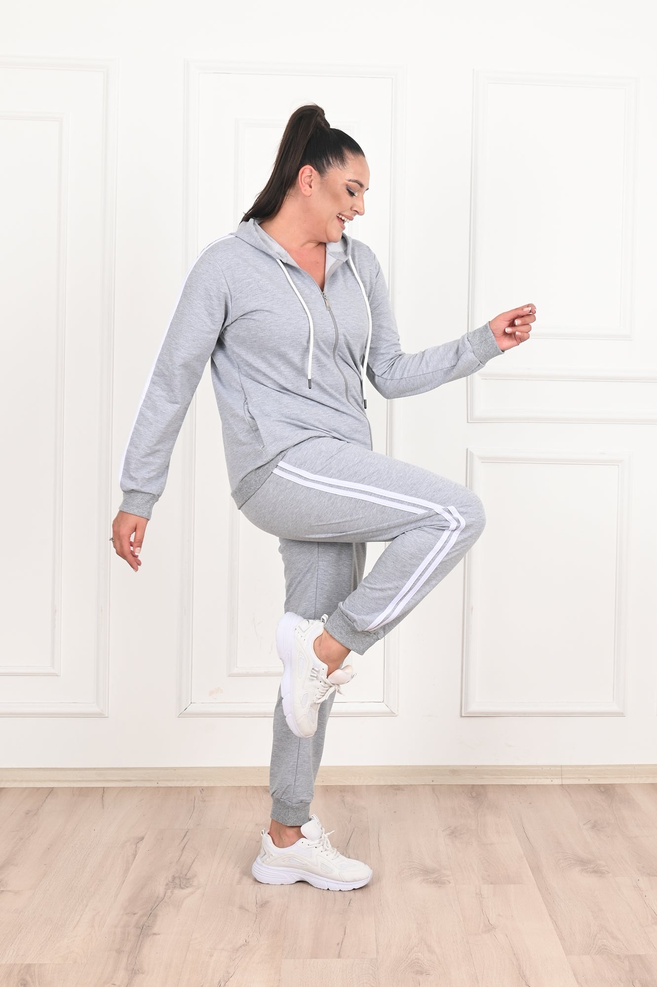 Női plus size kapucnis melegítő 8880