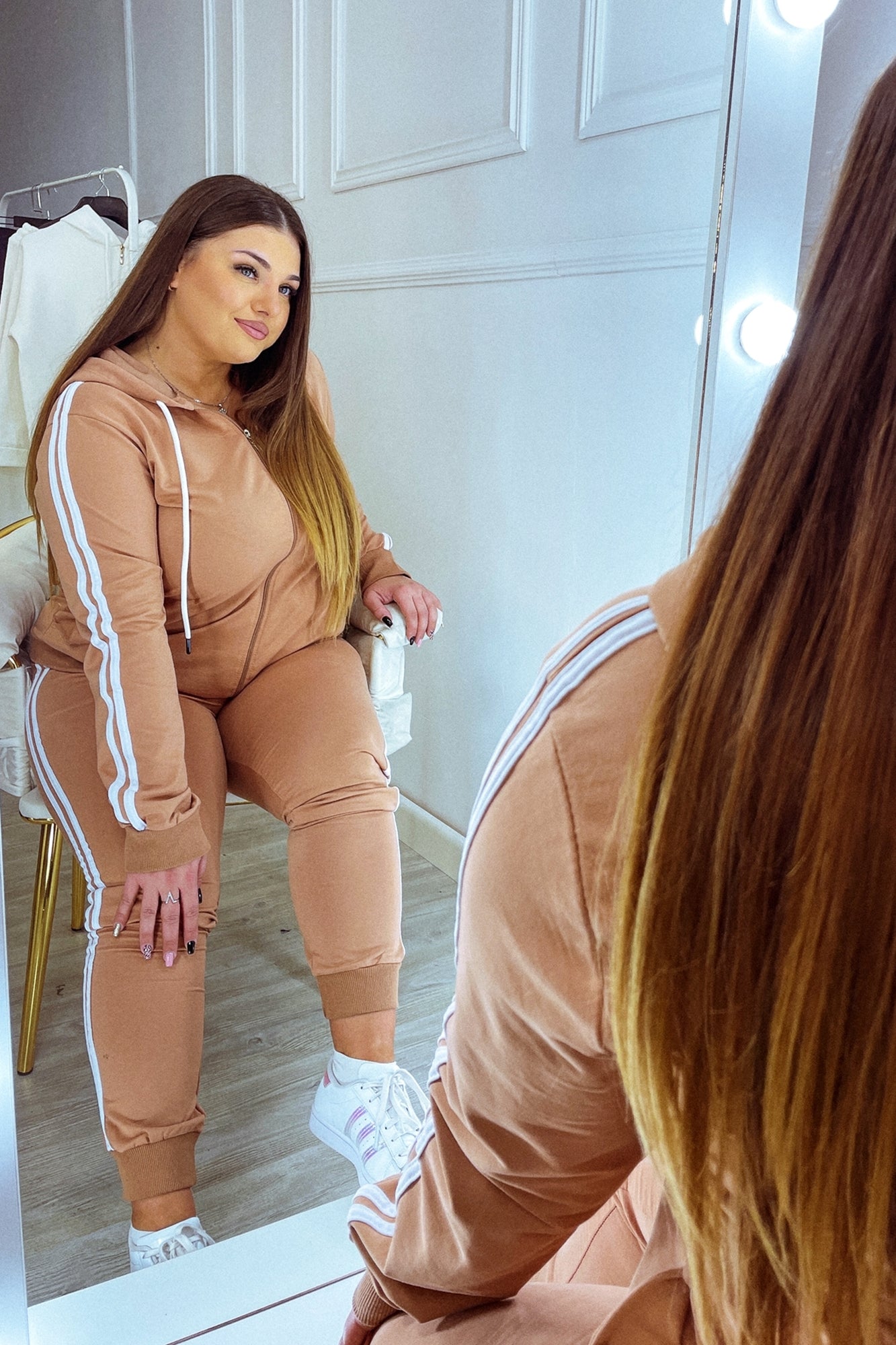 Női plus size kapucnis melegítő 8880