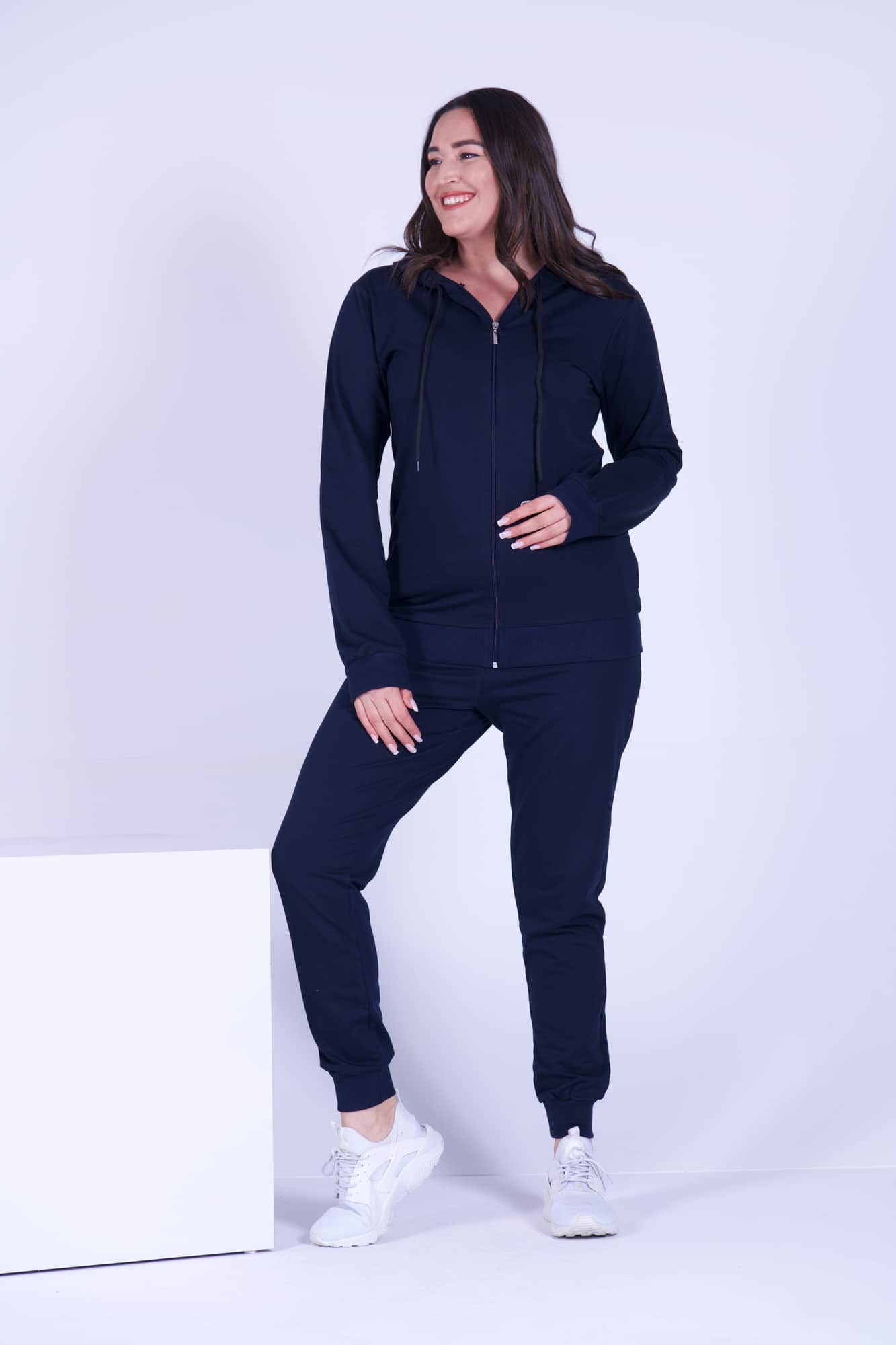 Női melegítőruha plus size egyszerű kapucnival 8500